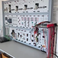 Wyposażenie Laboratorium Pneumatyki (2) WMiE PM 2026