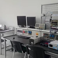 Wyposażenie Laboratorium Podstaw Energoelektroniki (2) WMiE PM 2026