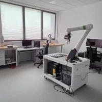 Wyposażenie Laboratorium Robotów Przemysłowych (1) WMiE PM 2026