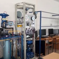 Wyposażenie Laboratorium Układów Pneumatyczno-Elektronicznych (1) WMiE PM 2026