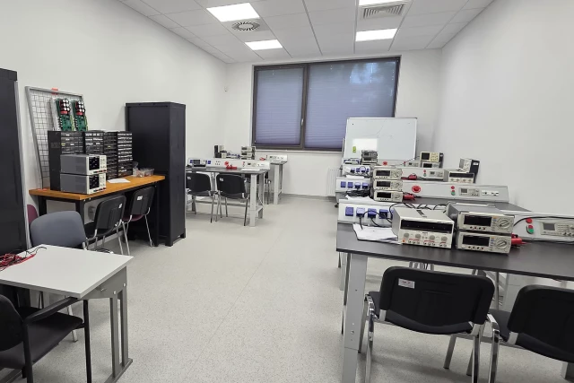Wyposażenie Laboratorium Elektroniki i Sensoryki (1) WMiE PM 2026