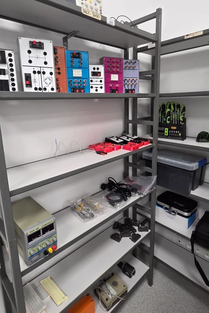 Wyposażenie Laboratorium Elektroniki i Sensoryki (2) WMiE PM 2026