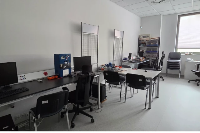 Wyposażenie Laboratorium Elektroniki Mocy WMiE PM 2026