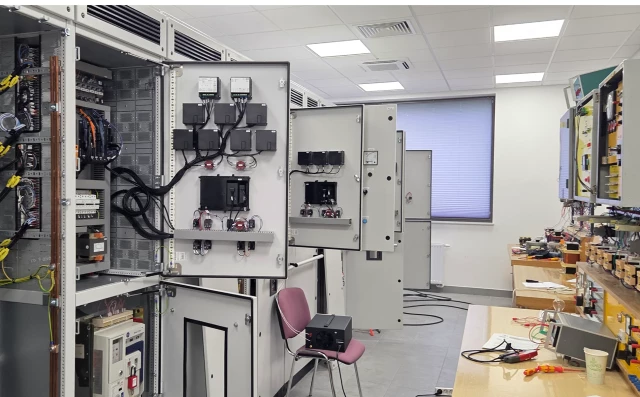 Wyposażenie Laboratorium Elektrotechniki Okrętowej (1) WMiE PM 2026