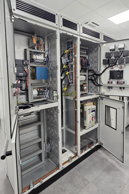 Wyposażenie Laboratorium Elektrotechniki Okrętowej (2) WMiE PM 2026