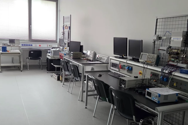Wyposażenie Laboratorium Energoelektroniki WMiE PM 2026