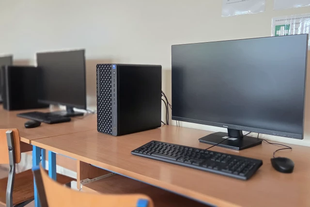 Wyposażenie Laboratorium Komputerowego w Budynku nr 1 (2) WMiE PM 2026