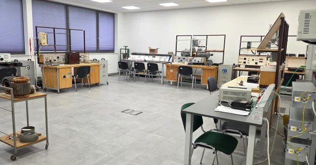 Wyposażenie Laboratorium Maszyn Elektrycznych (1) WMiE PM 2026