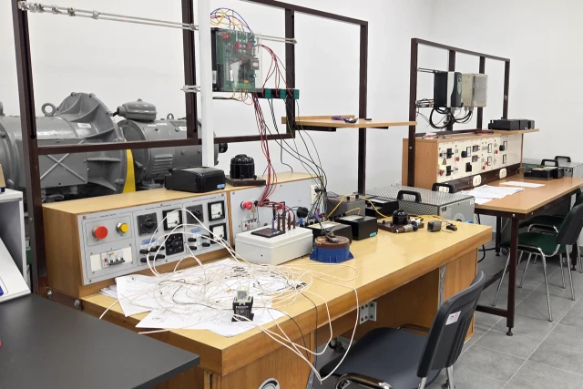 Wyposażenie Laboratorium Maszyn Elektrycznych (3) WMiE PM 2026