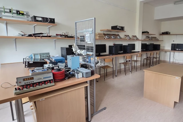 Wyposażenie Laboratorium Metrologii (3) WMiE PM 2026