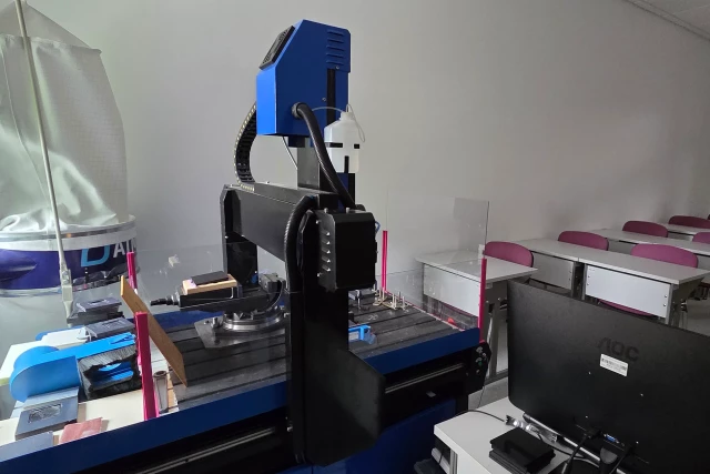 Wyposażenie Laboratorium Modelowania Przestrzennego (2) WMiE PM 2026