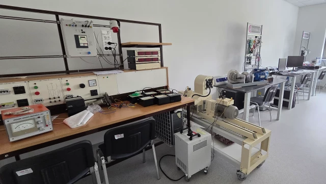 Wyposażenie Laboratorium Napędów Elektrycznych (1) WMiE PM 2026