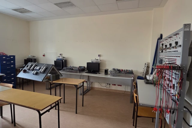 Wyposażenie Laboratorium Pneumatyki (1) WMiE PM 2026