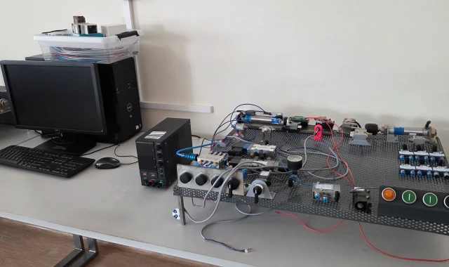 Wyposażenie Laboratorium Pneumatyki (3) WMiE PM 2026