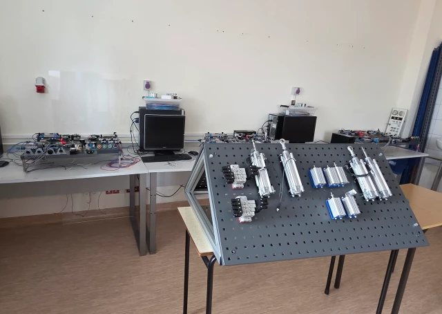 Wyposażenie Laboratorium Pneumatyki (4) WMiE PM 2026