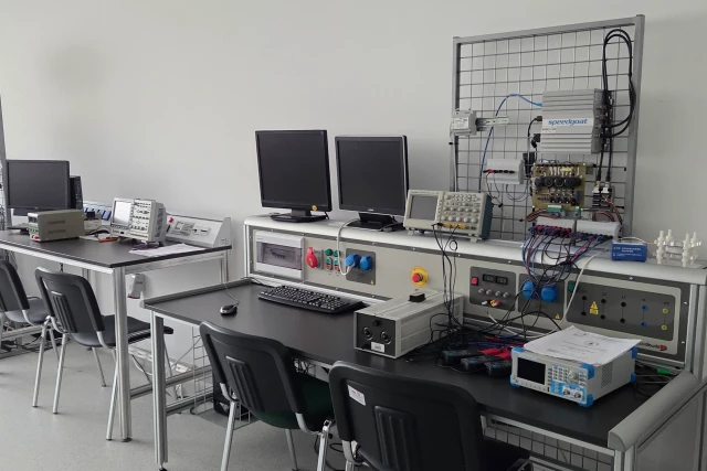 Wyposażenie Laboratorium Podstaw Energoelektroniki (2) WMiE PM 2026