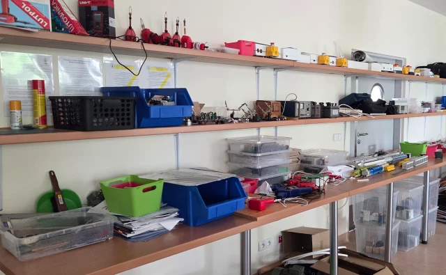 Wyposażenie Laboratorium Technologii Montażu Aparatów Elektrycznych (1) WMiE PM 2026