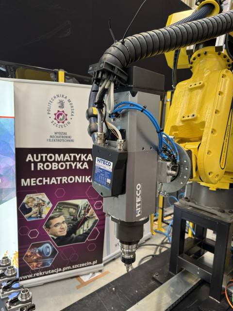 Zrobotyzowane stanowisko do obróbki hybrydowej addytywno-ubytkowej.