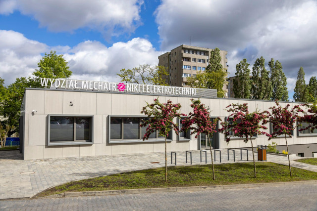 Budynek Wydziału Mechatroniki i Elektrotechniki PM