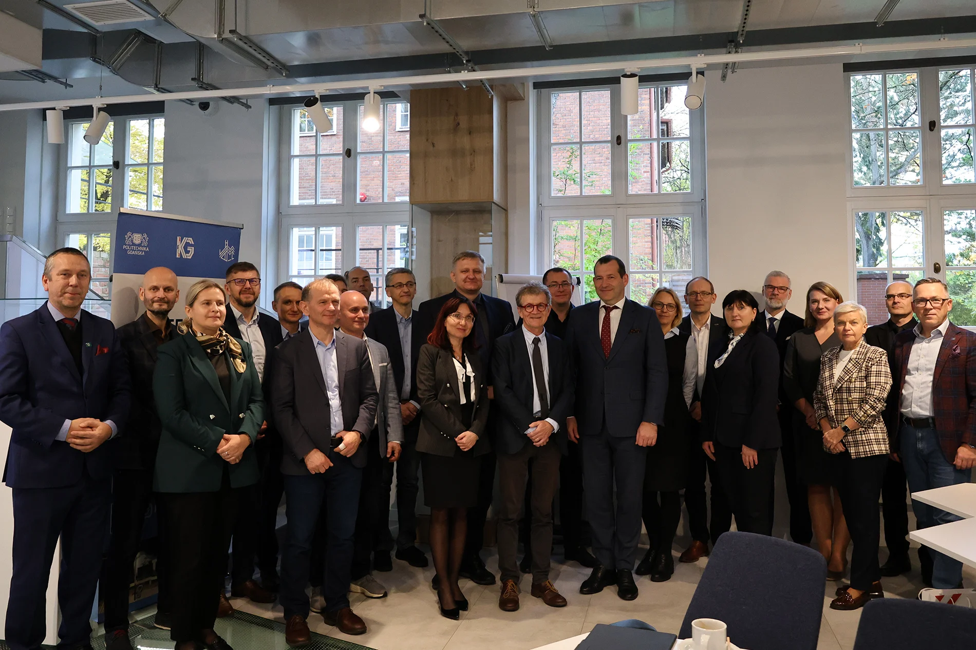 Uczestnicy Konwentu Dziekanów Wydziałów Geodezyjnych - zdjęcie grupowe, fot. Politechnika Gdańska