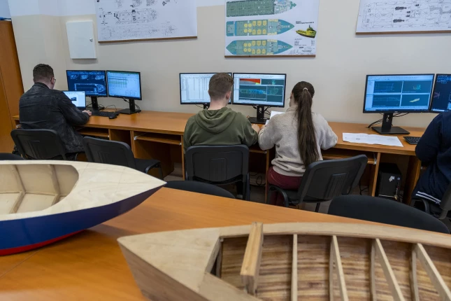 Studenci podczas zajęć z projektowania