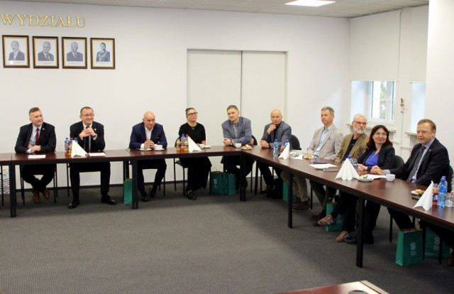 Dziekan WN dr hab. inż. st. of. Paweł Zalewski prof. PM, AFNI podczas obrad