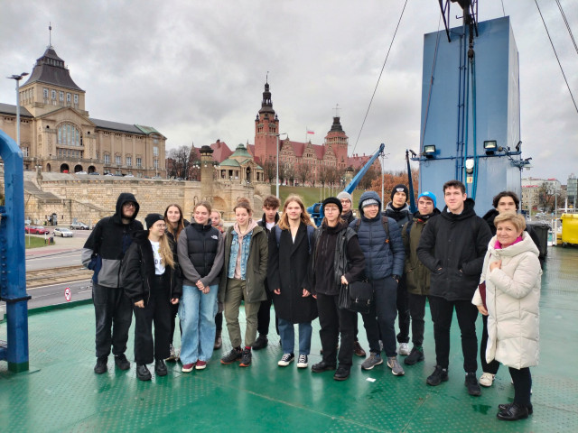 Studenci  I roku kierunku oceanotechnika na pokładzie statku PM - Nawigator XXI