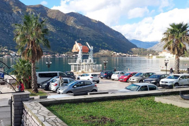 Widok na port w Kotorze