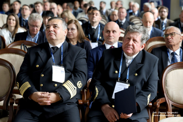 Uczestnicy konferencji TransNav 2025 na sali obrad