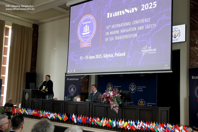 Uczestnicy konferencji TransNav 2025 na sali obrad