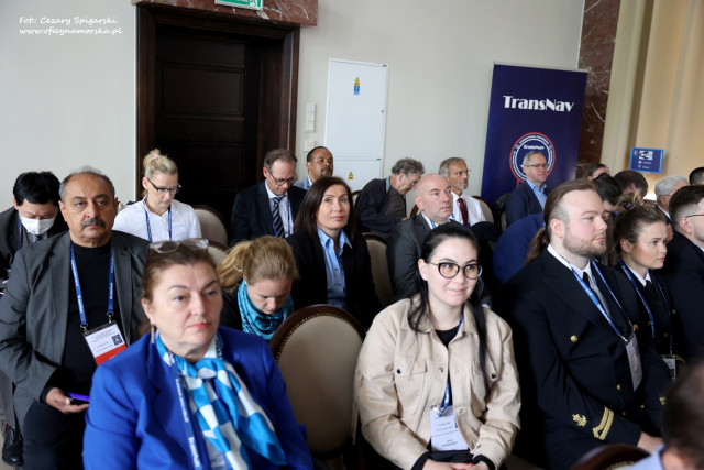 Uczestnicy konferencji TransNav 2025 na sali obrad