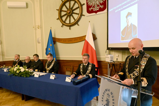 dr hab. inż. st. of. Paweł Zalewski, prof. AMS podczas laudacji dla doktora honoris causa AMS - prof. Aleksandra Walczaka