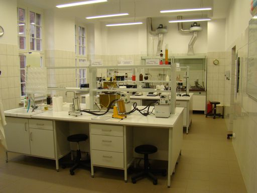 Laboratorium chemii paliw, olejów i smarów widok ogólny