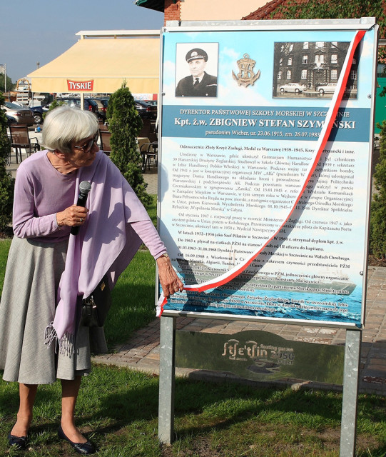 Uroczyste odsłonięcie pamiątkowej tablicy na Skwerze Kapitanów