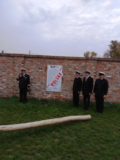 Członkowie SKKŻW na uroczystości "Niepodległość na Maszt" oraz odsłonięciu tablicy z Memoriałem Stowarzyszeń Morskich Szczecina