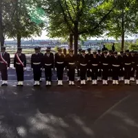 Kompania Honorowa PM z Pocztem Sztandarowym podczas uroczystości podniesienia bandery przy budynku PM z okazji Święta Szkoły Politechniki Morskiej w Szczecinie