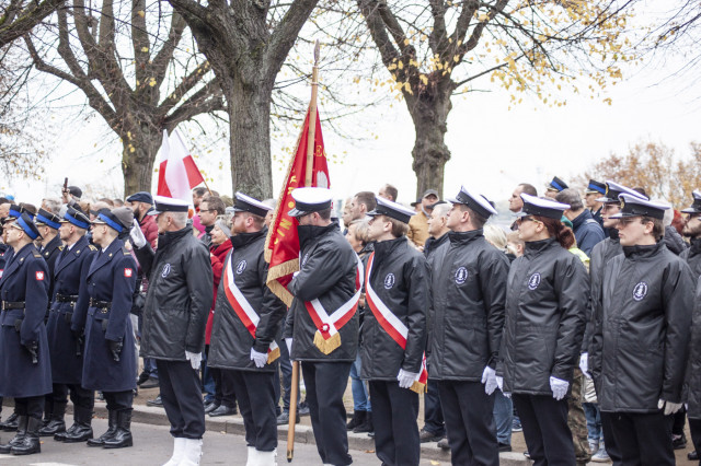 Kompania Honorowa Politechniki Morskiej podczas uroczystości z okazji Święta Niepodległości na Wałach Chrobrego