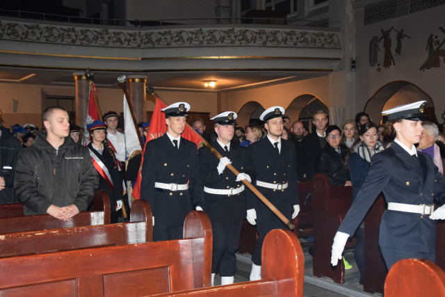 Poczet Sztandarowy AMS podczas uroczystej mszy inaugurującej nowy rok akademicki