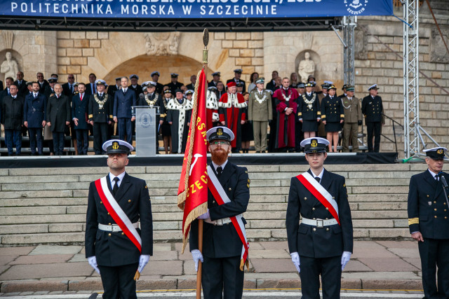 Poczet Sztandarowy KH PM  podczas inauguracji roku akademickiego 2024/25 na Politechnice Morskiej w Szczecinie