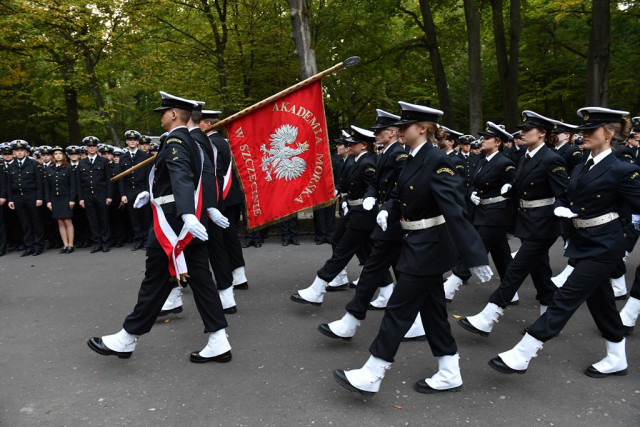   Kompania Honorowa AMS podczas apelu pamięci pod pomnikiem "Tym, którzy nie powrócili z morza"