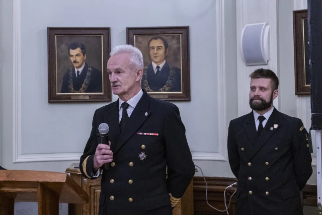 Dowódca KH st. chor. sztab. Andrzej Krysiak przemawia na spotkaniu