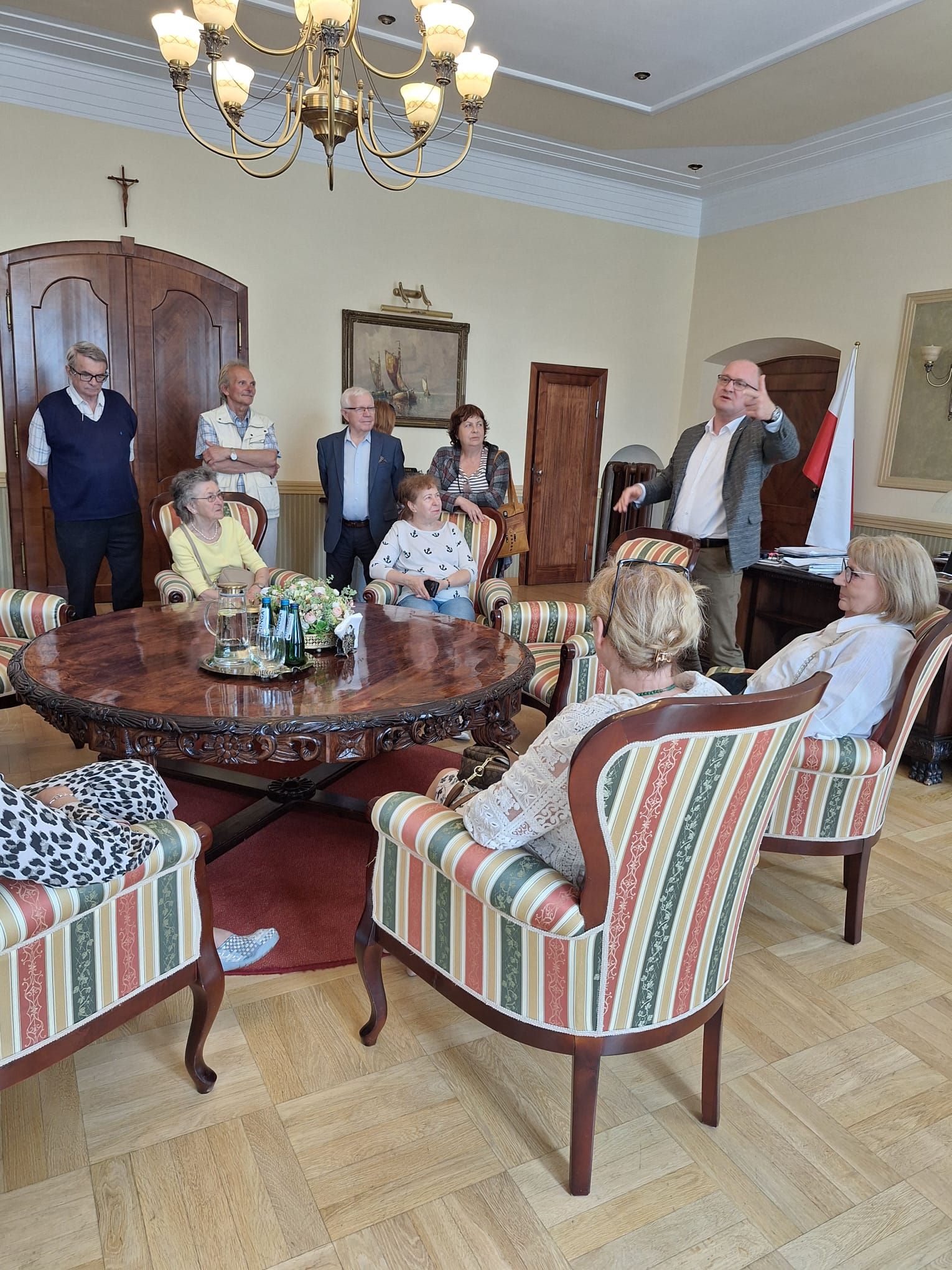 Prezydent Miasta Szczecin Piotr Krzystek goszczący słuchaczy MUTW w siedzibie Urzędu Miasta 