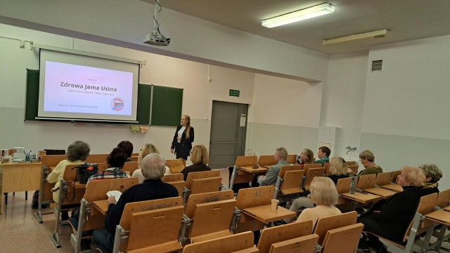 Słuchacze MUTW podczas wykładu