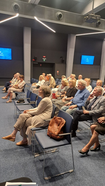 Słuchacze MUTW podczas uroczystości zakończenia roku akademickiego 2024/2025 MUTW w sali konferencyjnej "Delfin"