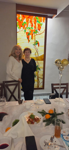 Dwie słuchaczki MUTW podczas spotkania wigilijnego 