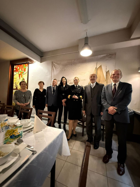 Słuchacze Morskiego Uniwersytetu Trzeciego Wieku podczas spotkania wigilijnego w Klubie Pod Masztami