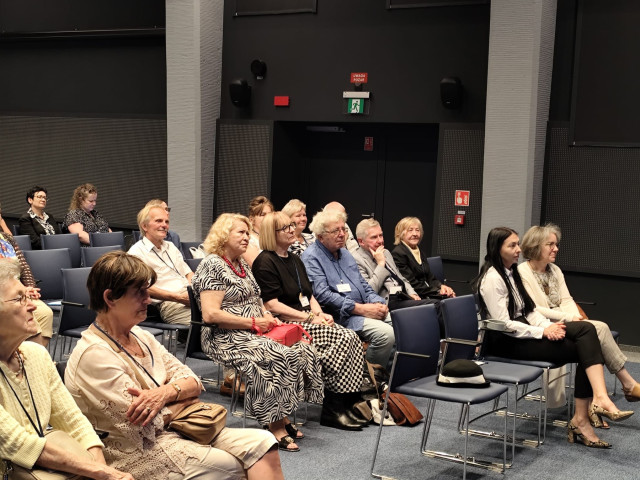 Słuchacze MUTW podczas uroczystości zakończenia roku akademickiego 2024/2025 MUTW w sali konferencyjnej "Delfin"