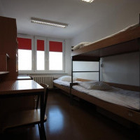 3-person student room 