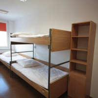 3-person student room 