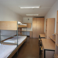 3-person student room 